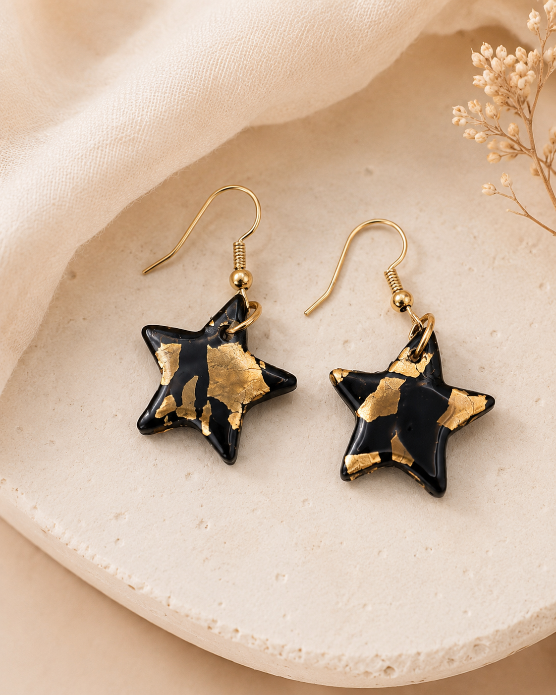 Radiant Love Star Earrings – Black and Gold